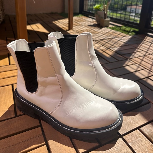 White Boots - Picture 2 of 3